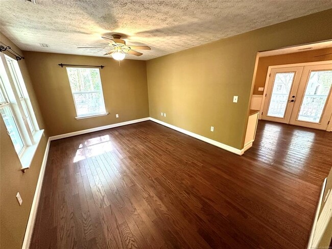 Photo - 5518 Thompson Dr
