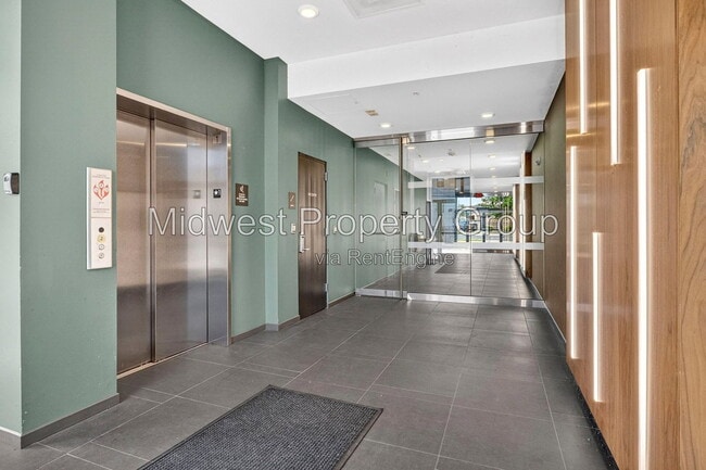 Building Photo - 4100 Lindell Blvd Unit 201