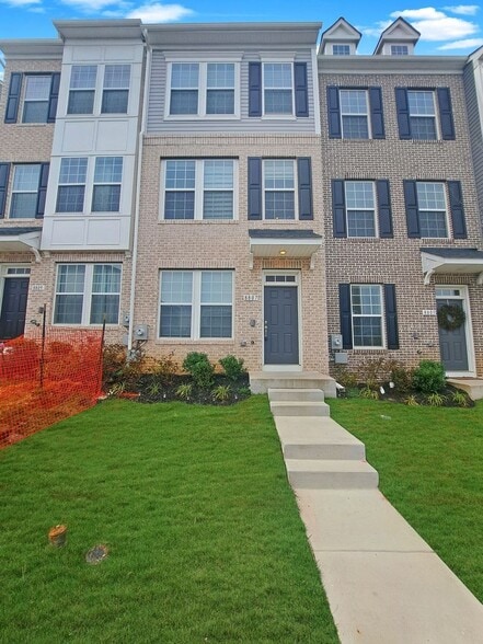8807 Merriweather Ln