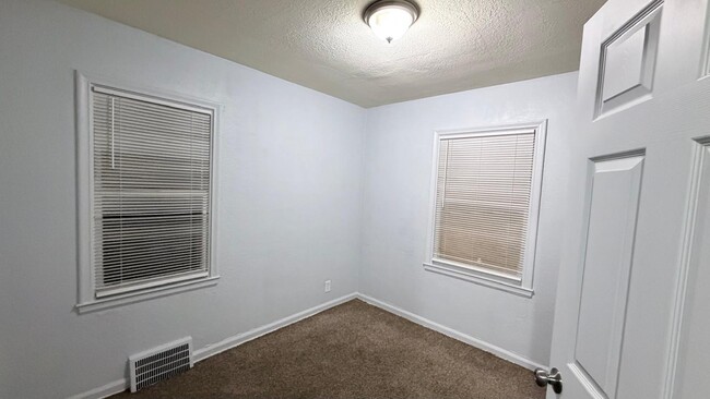 Photo - 18703 Waltham St