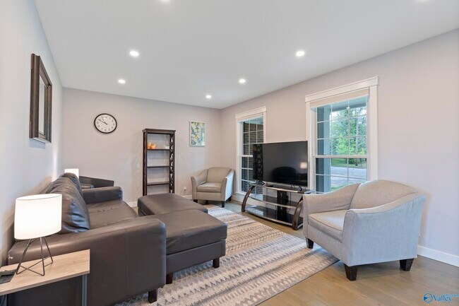 Photo - 1801 Carson Ln NW