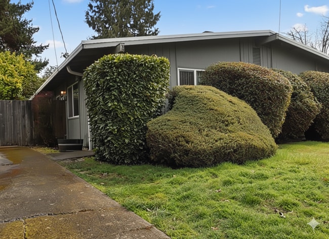 Building Photo - 2 Bedroom Duplex ~ Corvallis ~ Pet Friendly Unit 629 NW 30th