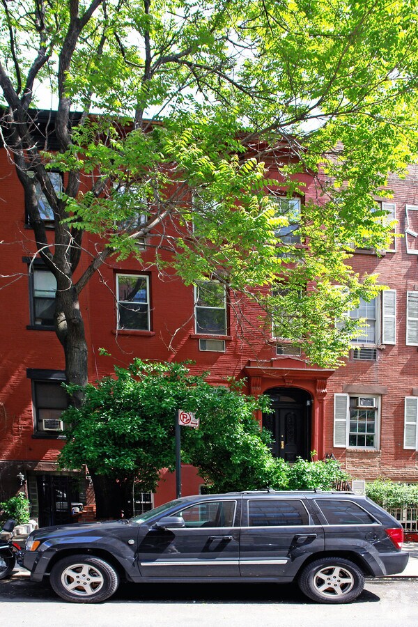 Photo - 135 W 15th St