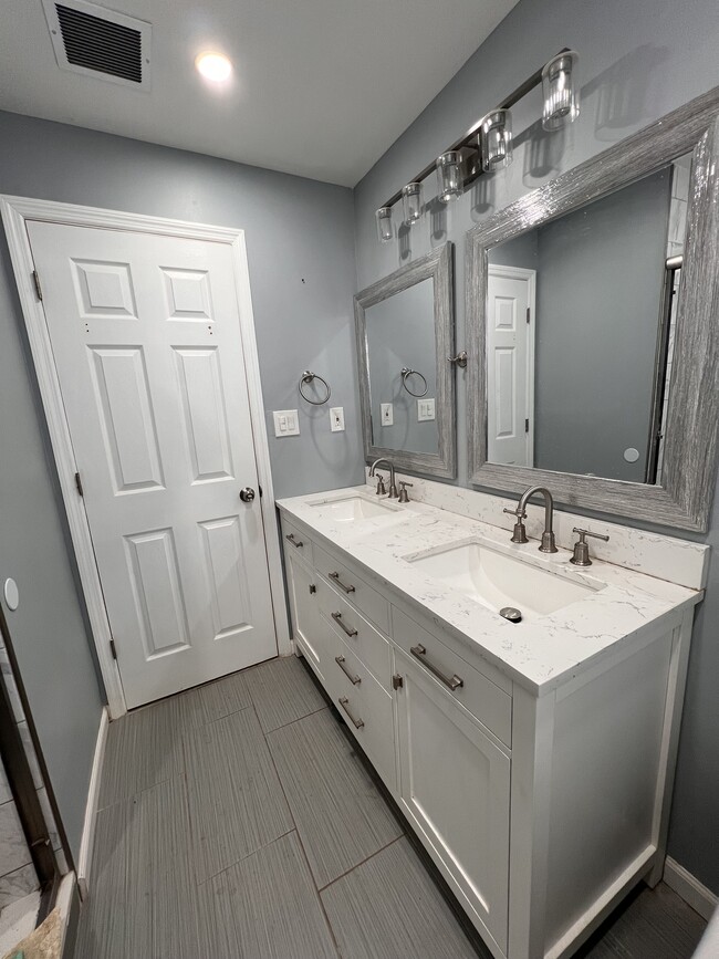 Photo - 72 Carlton St