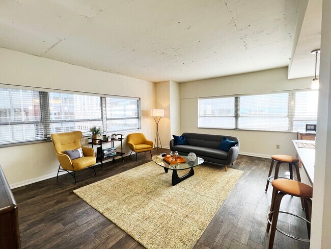 Living 1 Bedroom - Park Harvey Rental
