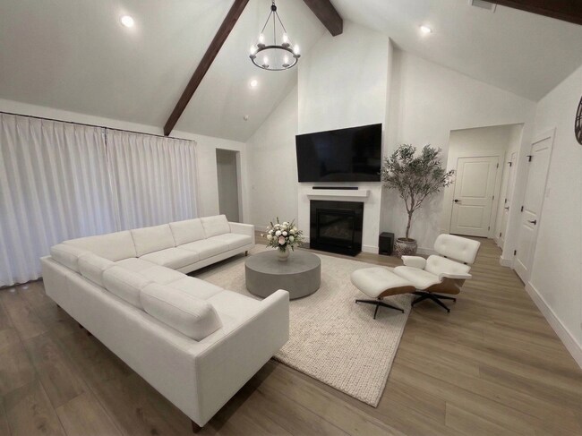 Photo - 733 Faith Bud Ln