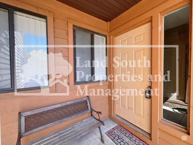 Photo - 707 Carpenters Way