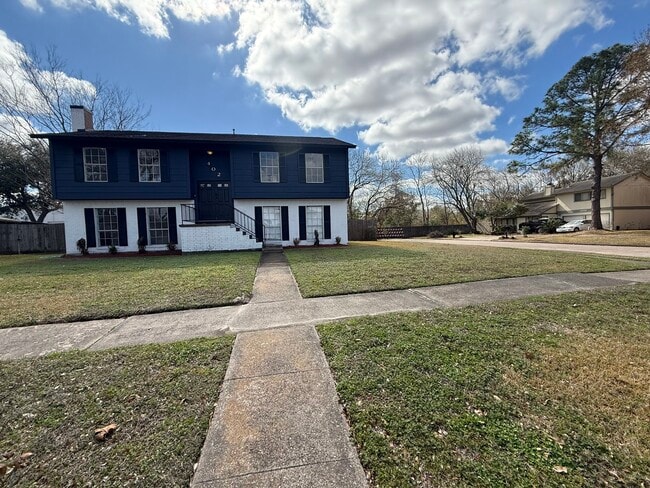 Photo - 402 Tresvant Dr