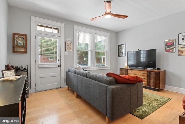 Photo - 153 E Ross St