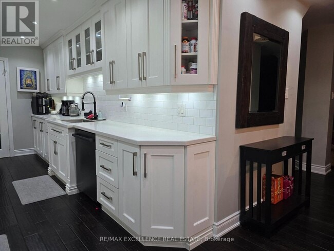 Photo - 50 Elizabeth St S