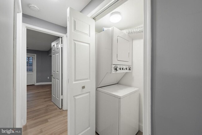 Photo - 313 F St NE
