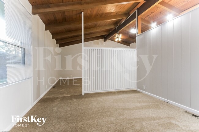 Photo - 4913 Victoria Rd