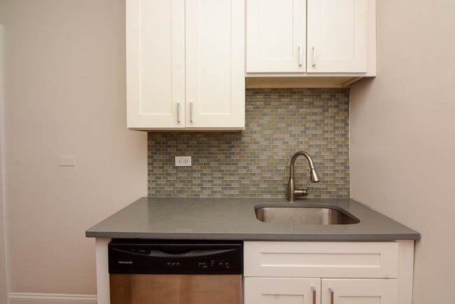 Photo - 2328 N Rockwell St Unit 3C