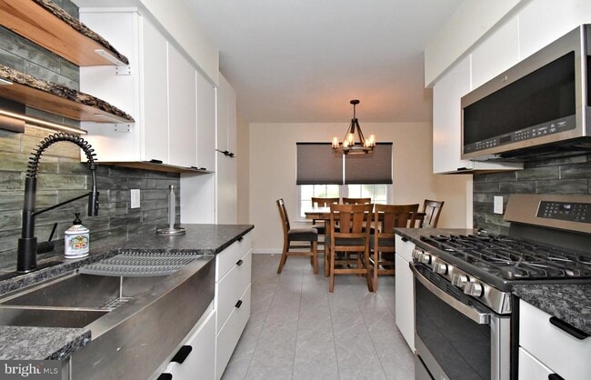 Photo - 190 Barry Ave