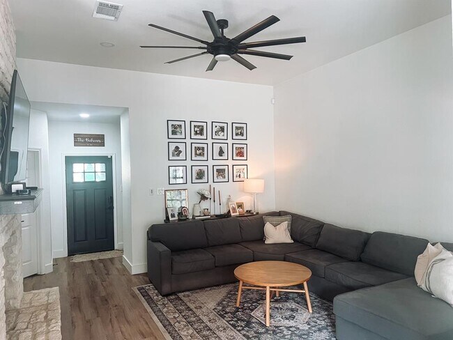 Photo - 1000 Blue Bird Ct