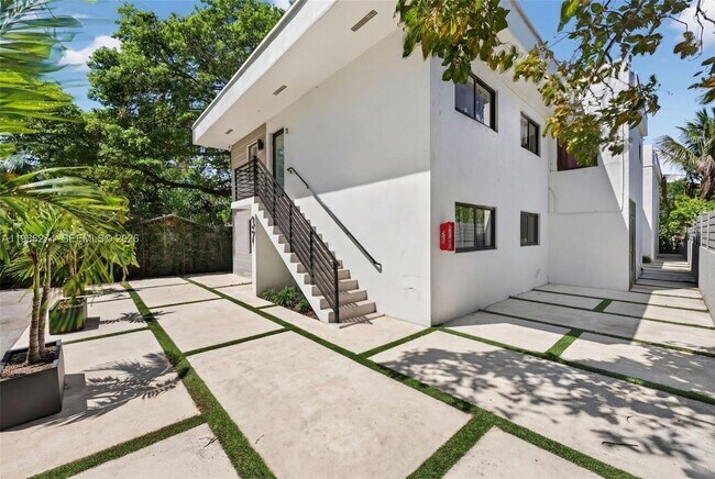 Building Photo - 37 NW 59th St Unit 4