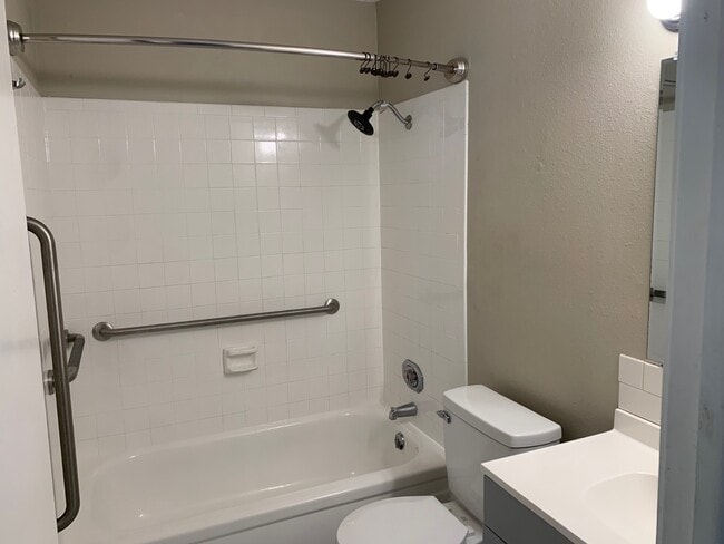Photo - 2122 W Austin Ave