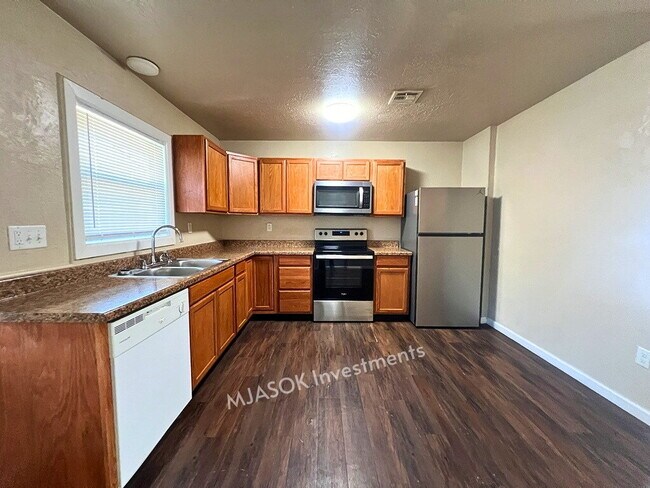 Remodeled 3 Bed / 1.5 Bath with Large Fenced Yard in Lawton