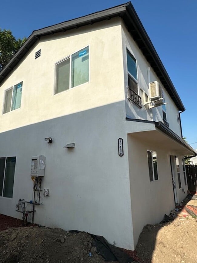 Building Photo - Completely remodeled and located on a quie... Rental