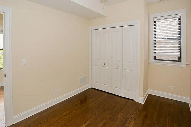 Building Photo - 3710 N Wilton Ave Unit 3