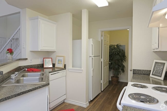 2BR,2BA - 1038SF - KITCHEN