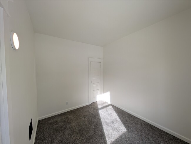 Photo - 502 E 2nd St