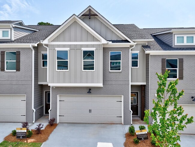 Building Photo - Spacious Brand New 4BR Townhome in Norcross