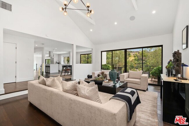 Photo - 2528 Carman Crest Dr