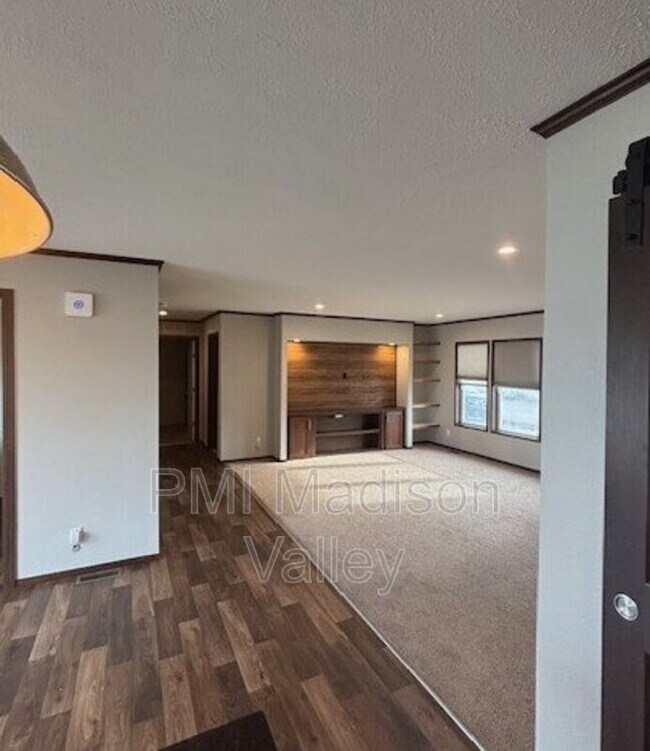 Photo - 707 Washington St