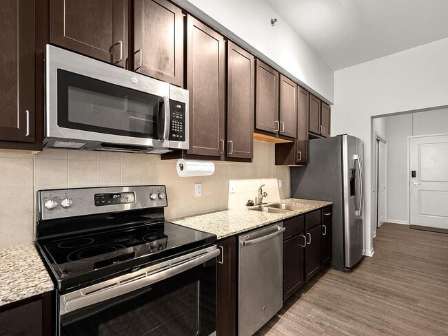 Kitchen - 100 E Washington St Unit 23