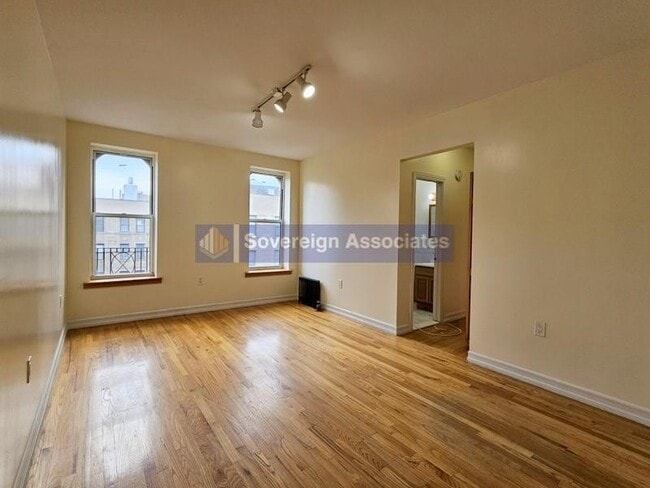 Building Photo - 707 W 171st St Unit 2B Rental