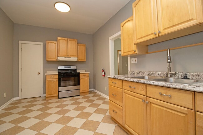 Building Photo - 1747 Marshall Ave Unit #3 Rental