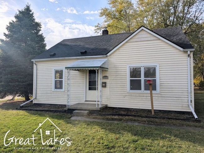 Building Photo - Beautiful 2 Bedroom 1 Bathroom now availab...