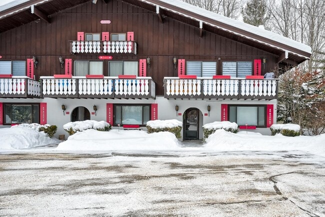 Photo - 46 Linderhof Golf Course Rd Unidad D4