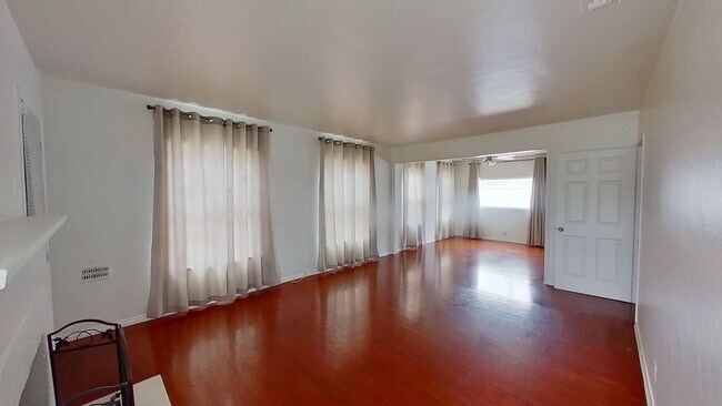 Photo - 329 E Stanford St