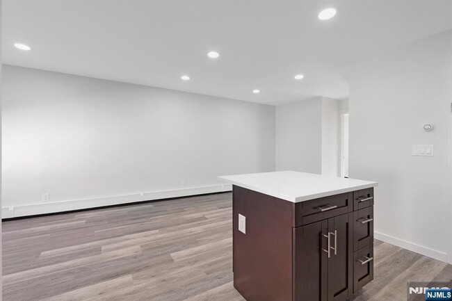 Photo - 561 Broad St