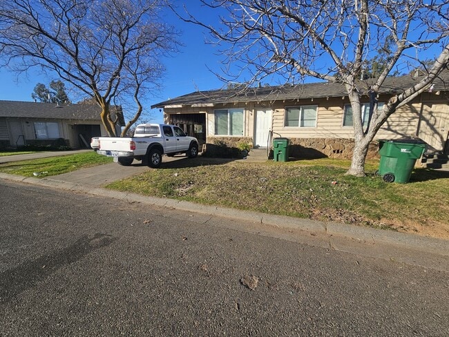 Building Photo - 2 Bedroom 1 Bath Apartment for Rent in Corning! Unit 211