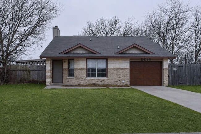 Photo - Charming Corner Lot Retreat: 3-Bedroom Haven in Killeen!