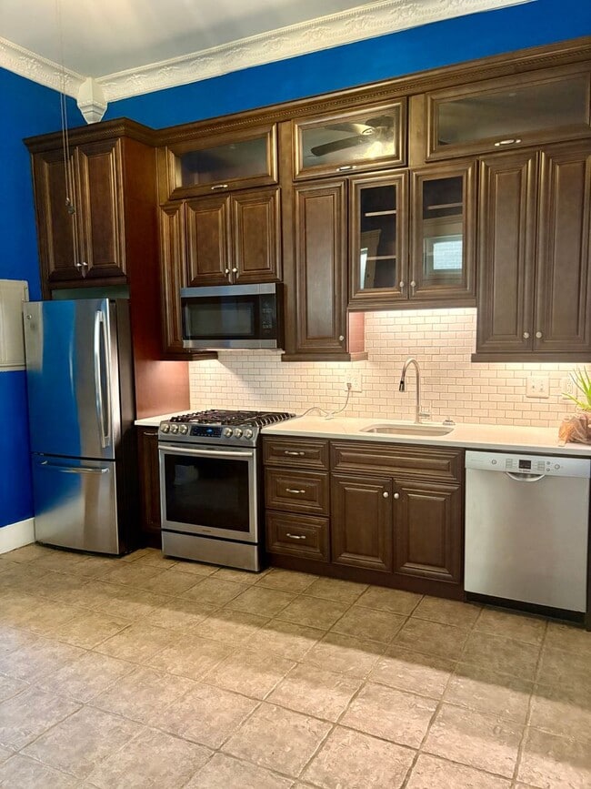 Photo - 118 E Oak St