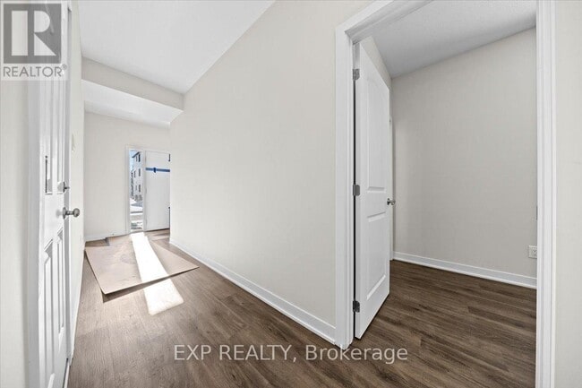 Photo - 822 Demulcent Ln