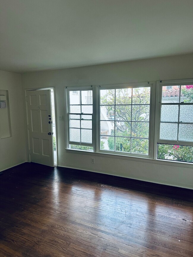 959 Gayley Ave