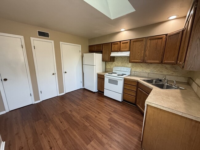 Photo - 2626 W C St