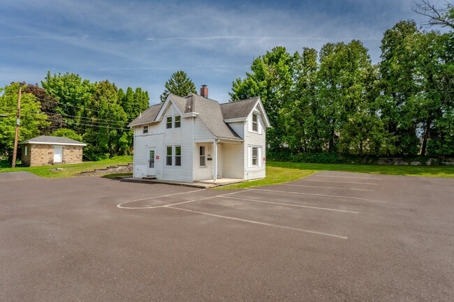 Photo - 631 Main St