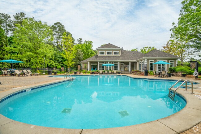 Pool - The Heights At Towne Lake