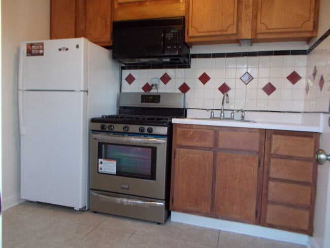 Building Photo - 660 Tate Ave Unit Ground Floor