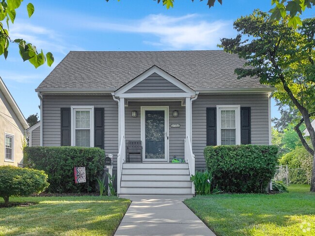 Building Photo - Cozy 3-Bedroom Cape Cod in Prime Three Cho... Rental