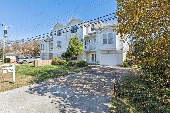 Building Photo - Chic's Beach Updated Rental!