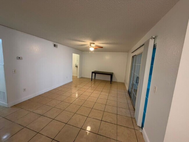 Photo - 3934 Versailles Dr Unit 1