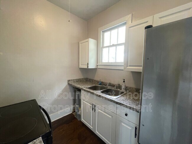 Photo - 909 Pine St Unit 5