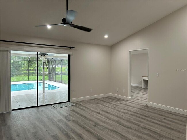 Photo - 484 E Maine Ave